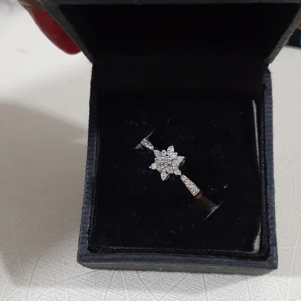 10K YELLOW/ WHITE GOLD CLUSTER DIAMIND RING NEW